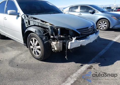 2003 Toyota Camry Xle V6 z USA, uszkodzony, nr VIN 4T1BF32K83U555603